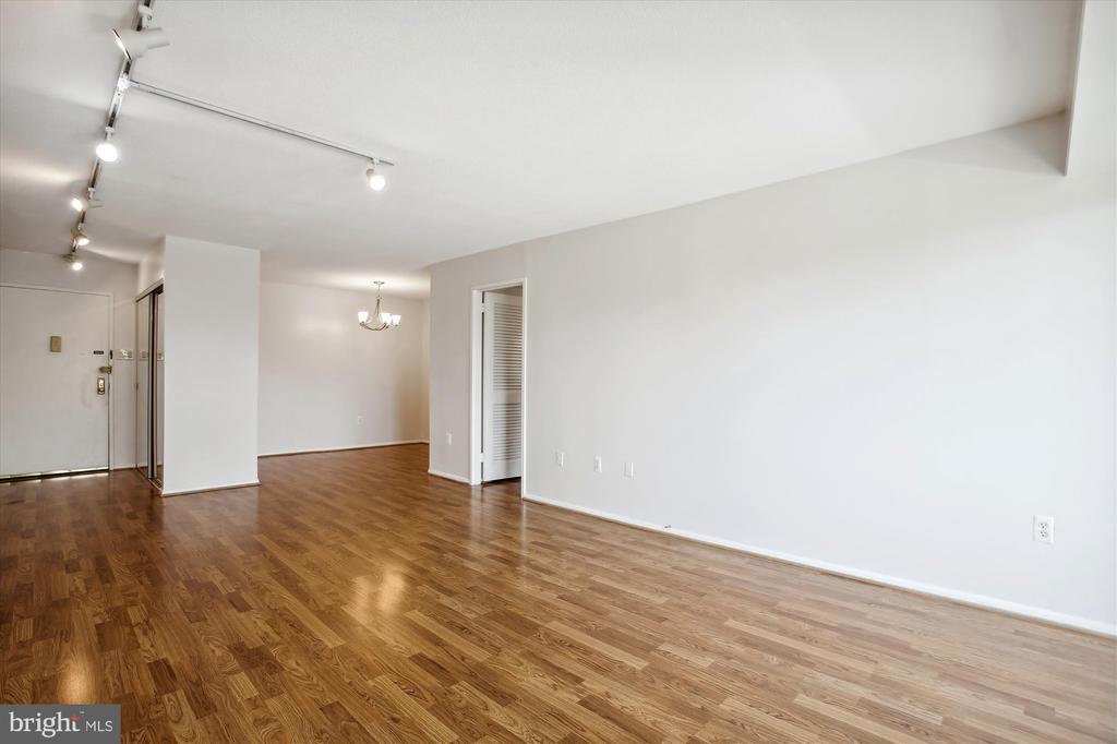 700 7TH STREET SW 211