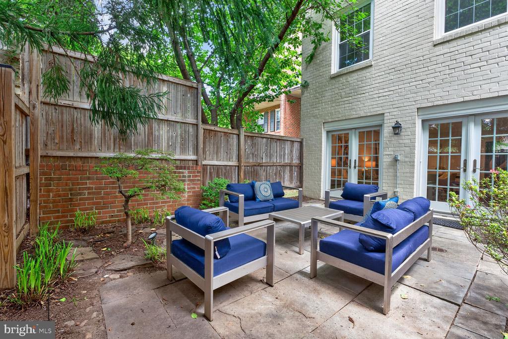 3271 SUTTON PLACE NW D