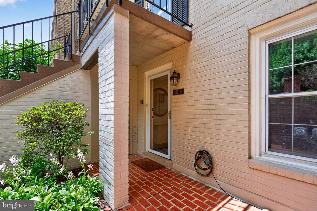 3271 SUTTON PLACE NW D