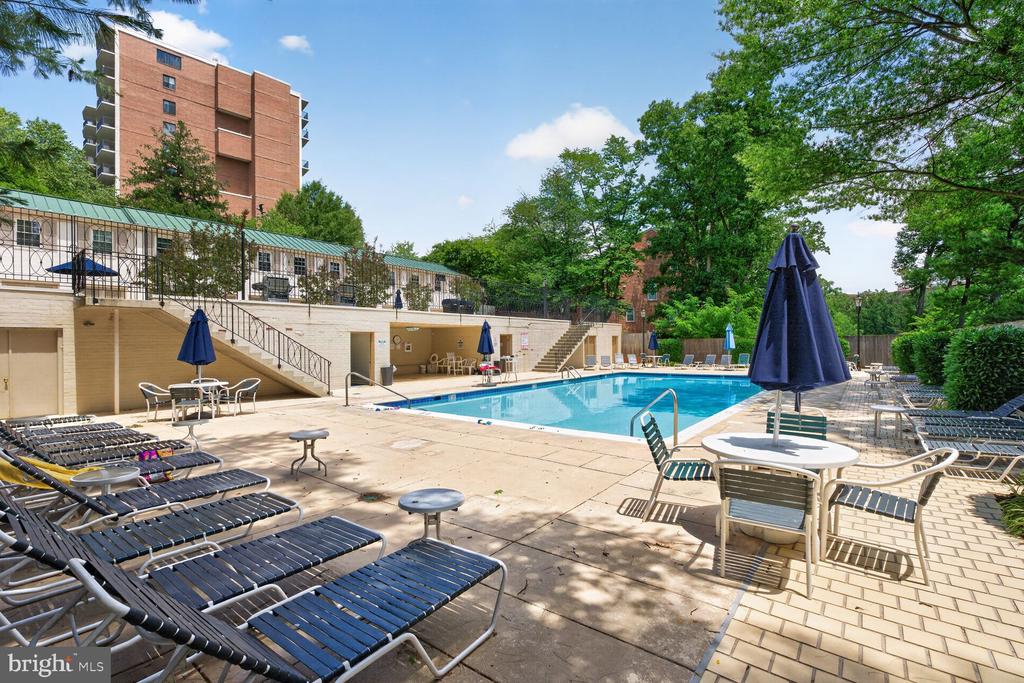 3271 SUTTON PLACE NW D