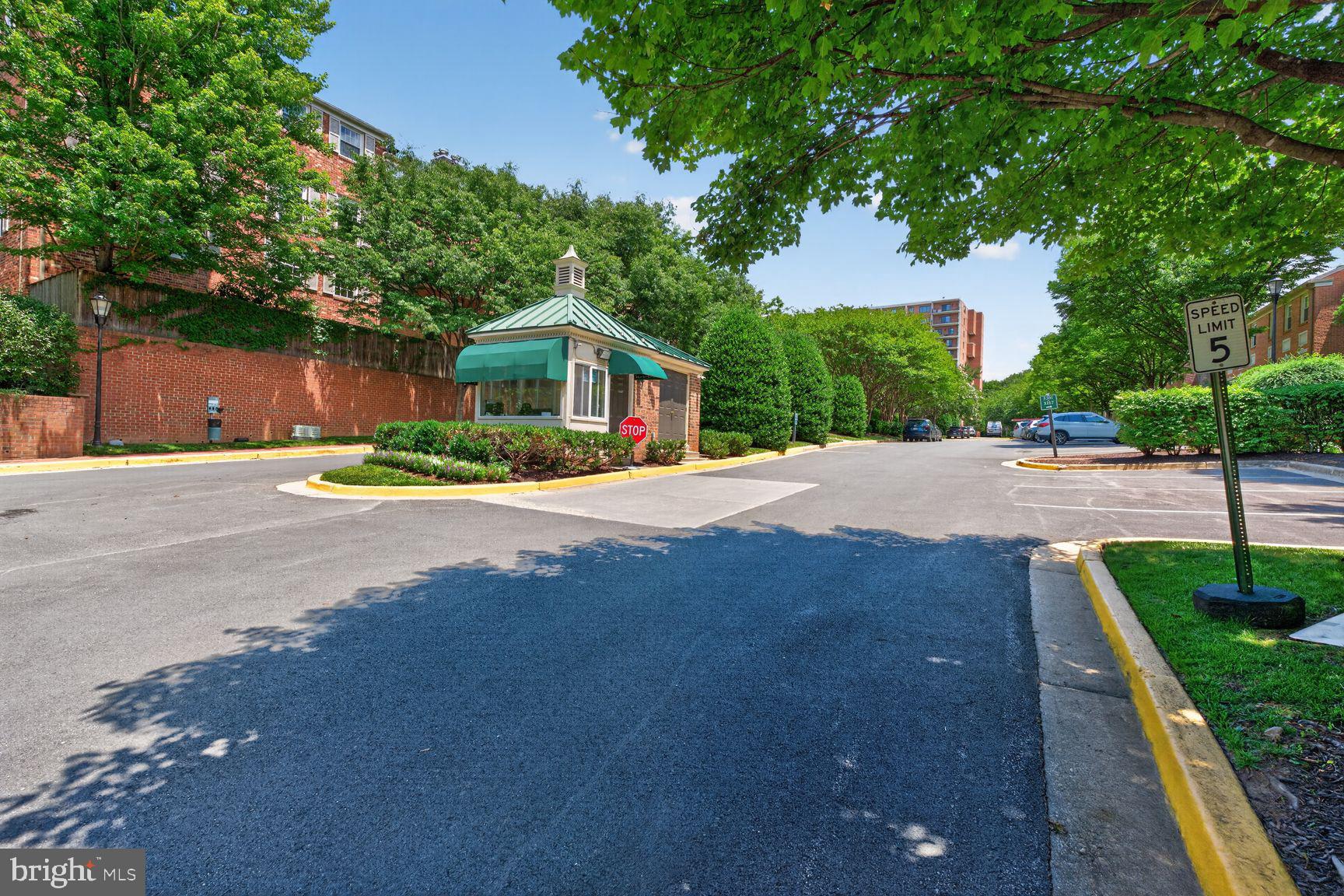 3271 SUTTON PLACE NW D