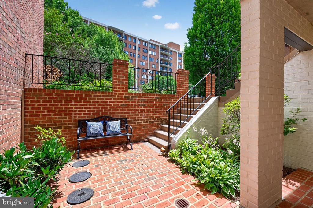3271 SUTTON PLACE NW D