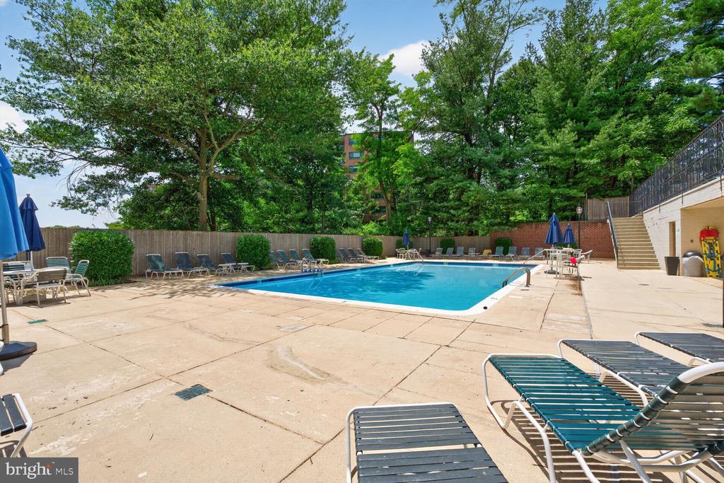 3271 SUTTON PLACE NW D