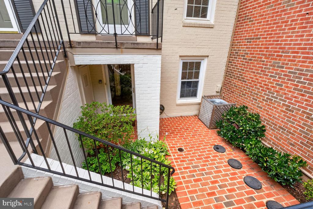 3271 SUTTON PLACE NW D