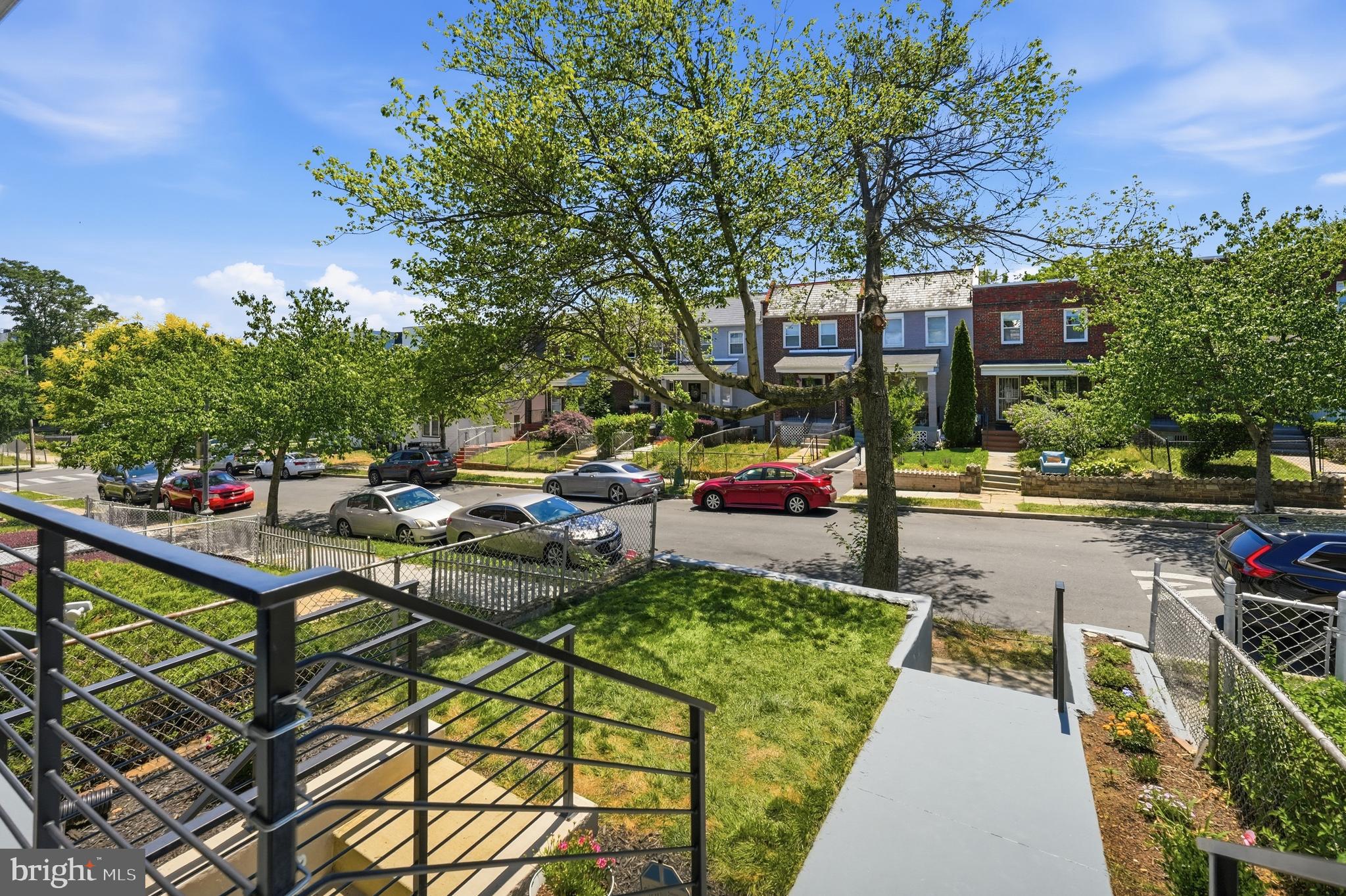 1344 QUEEN STREET NE
