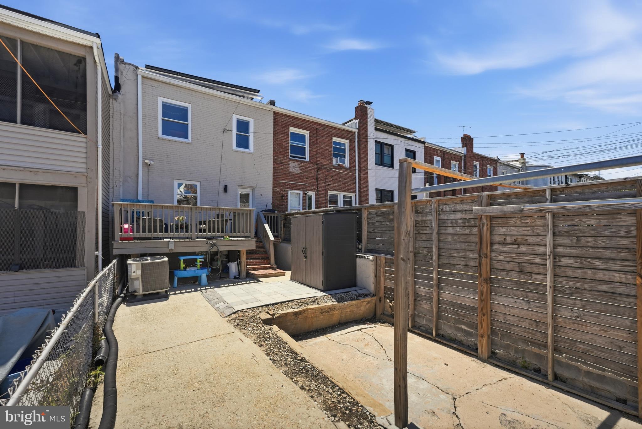1344 QUEEN STREET NE