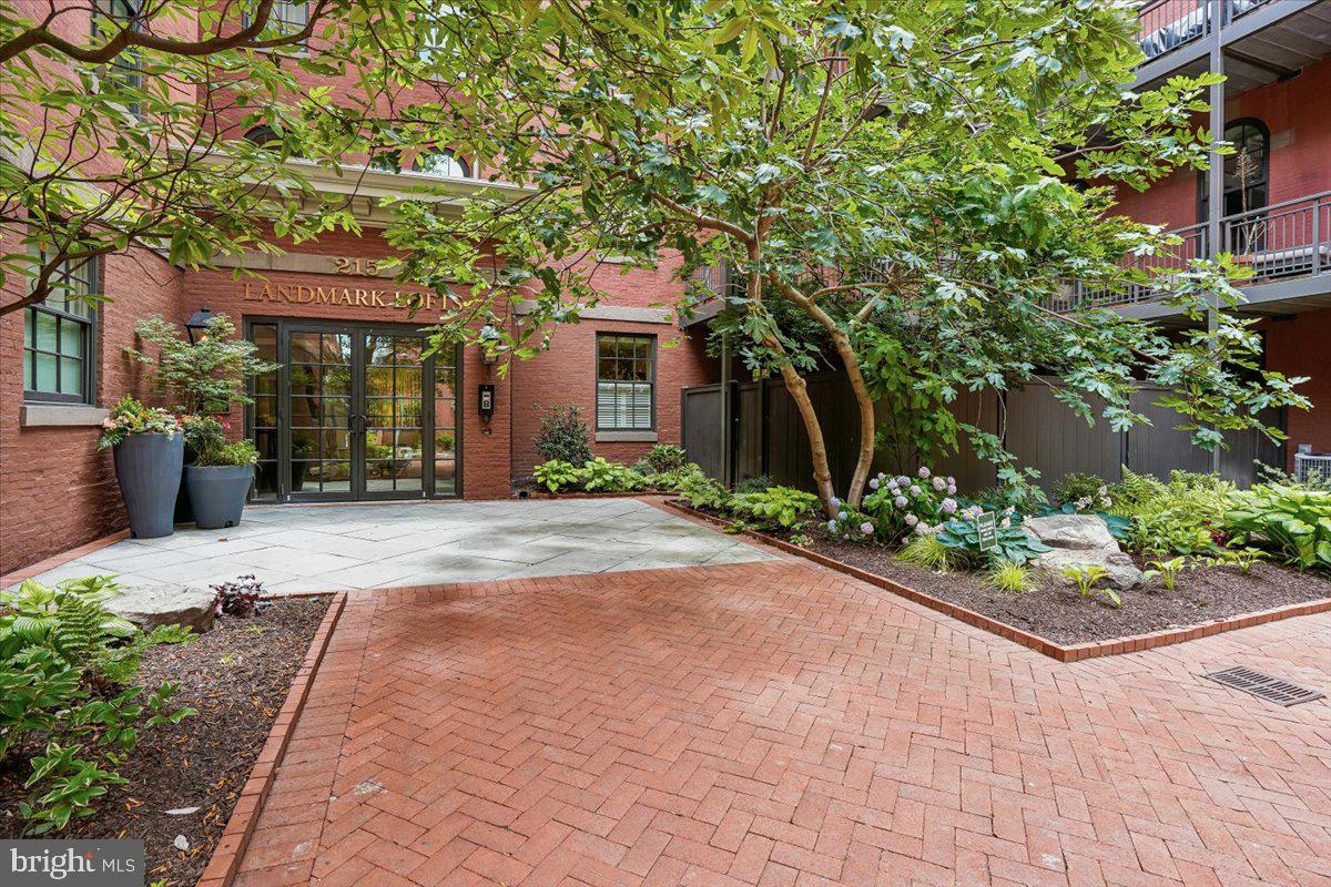 215 I STREET NE 103
