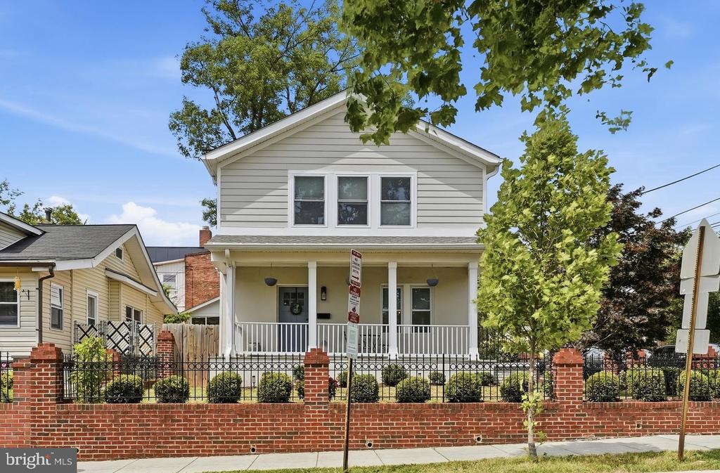 2700 4TH STREET NE