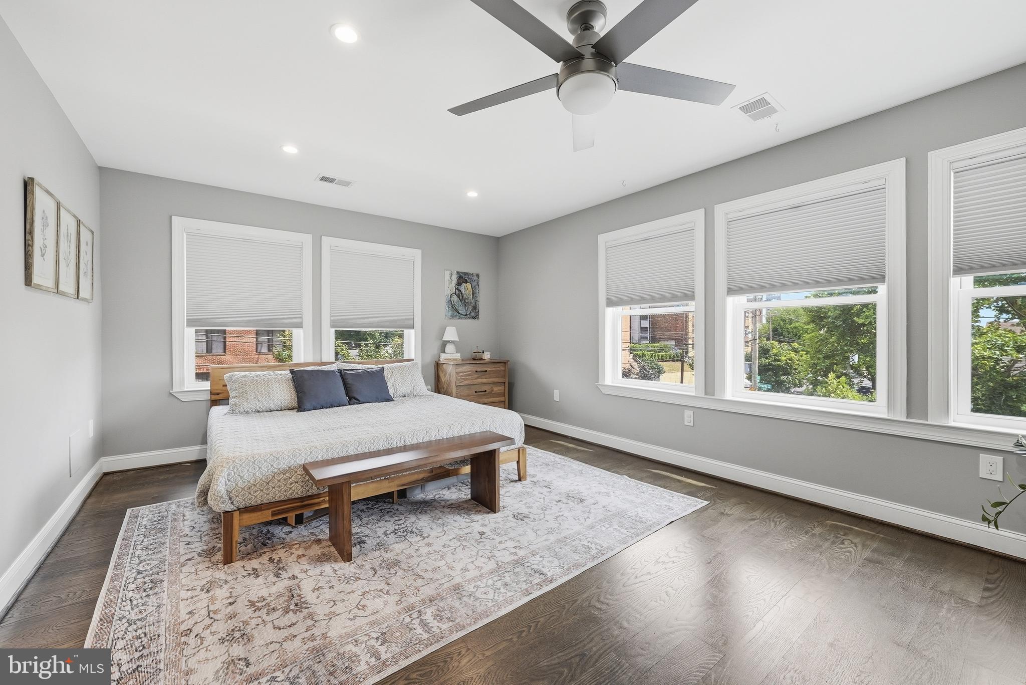 2700 4TH STREET NE