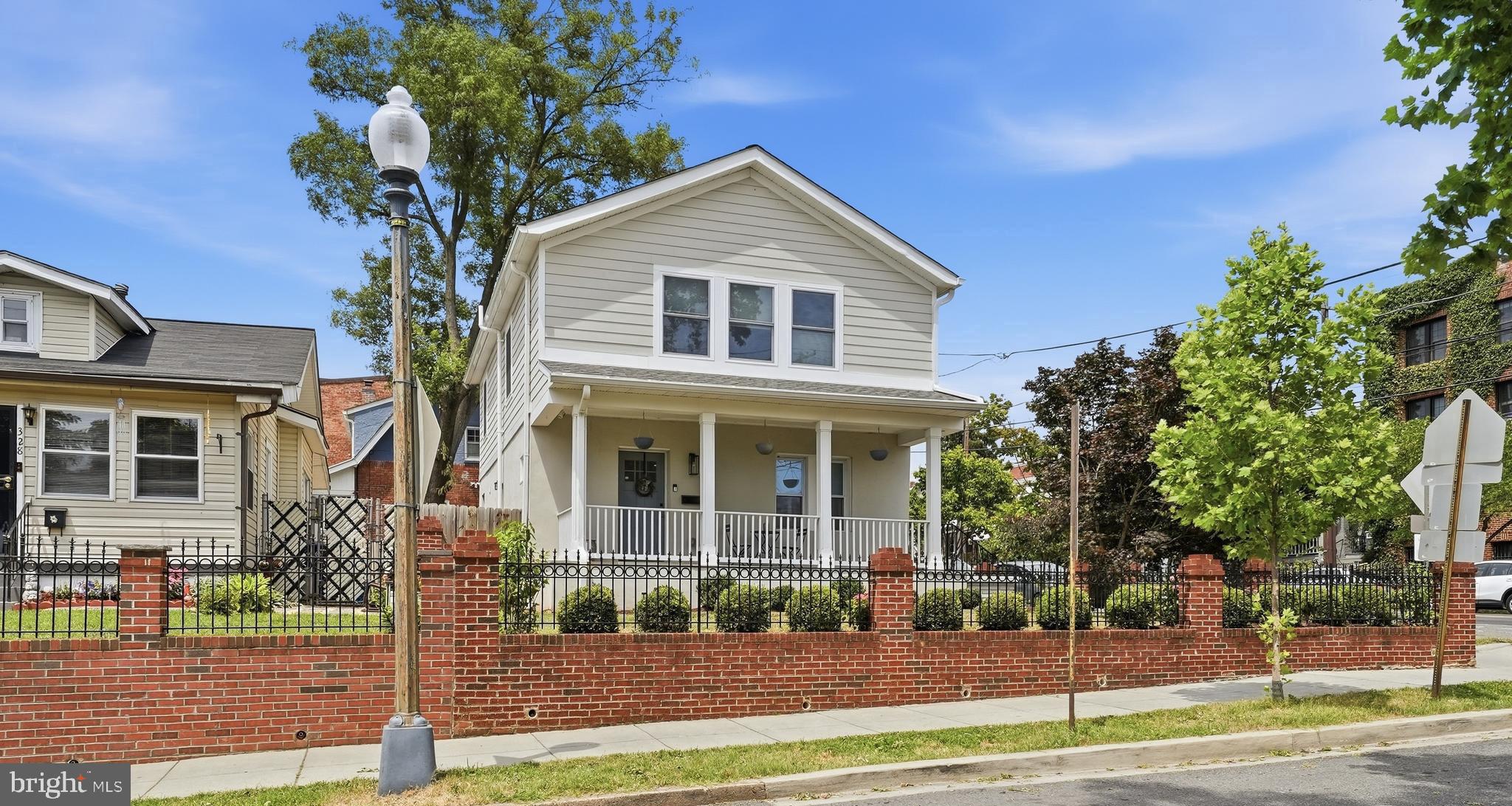2700 4TH STREET NE