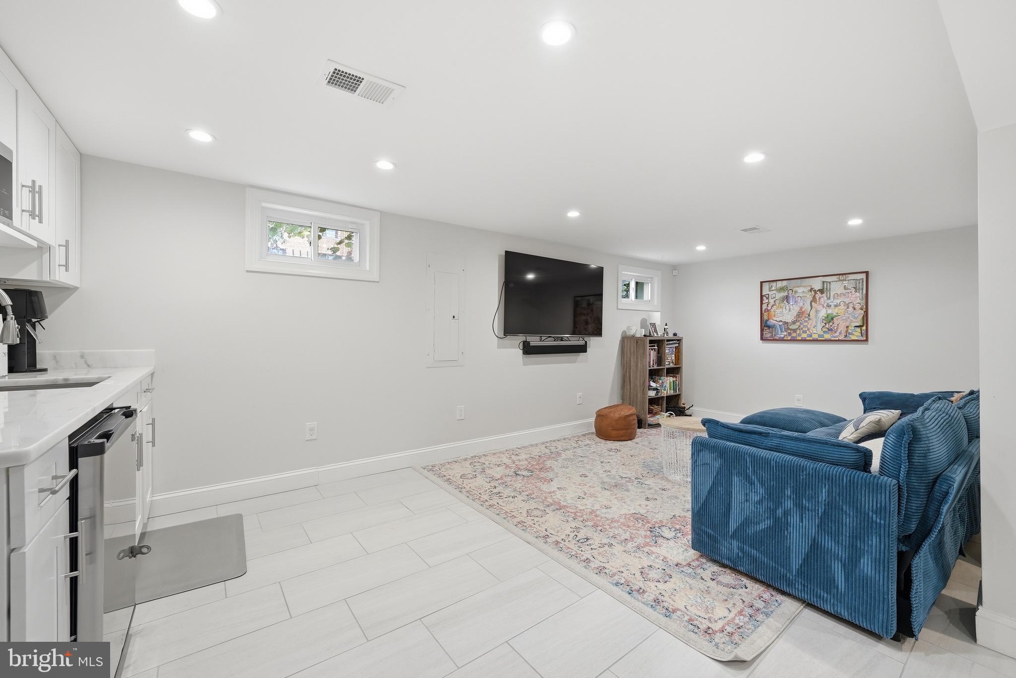 2700 4TH STREET NE