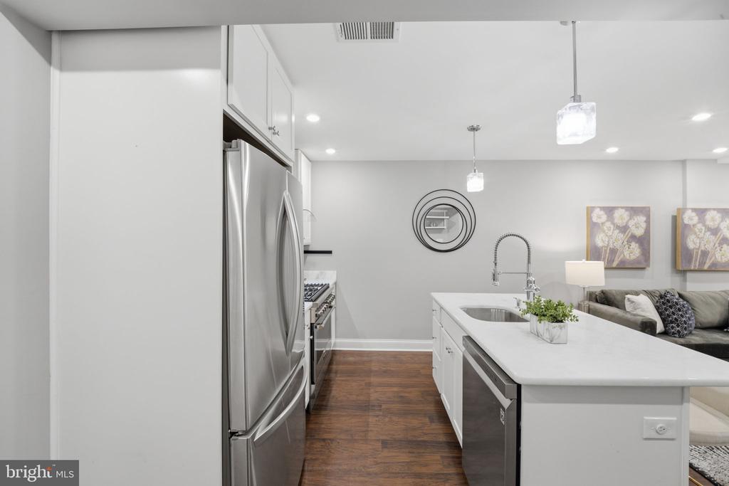 709 JACKSON STREET NE Unit: 1
