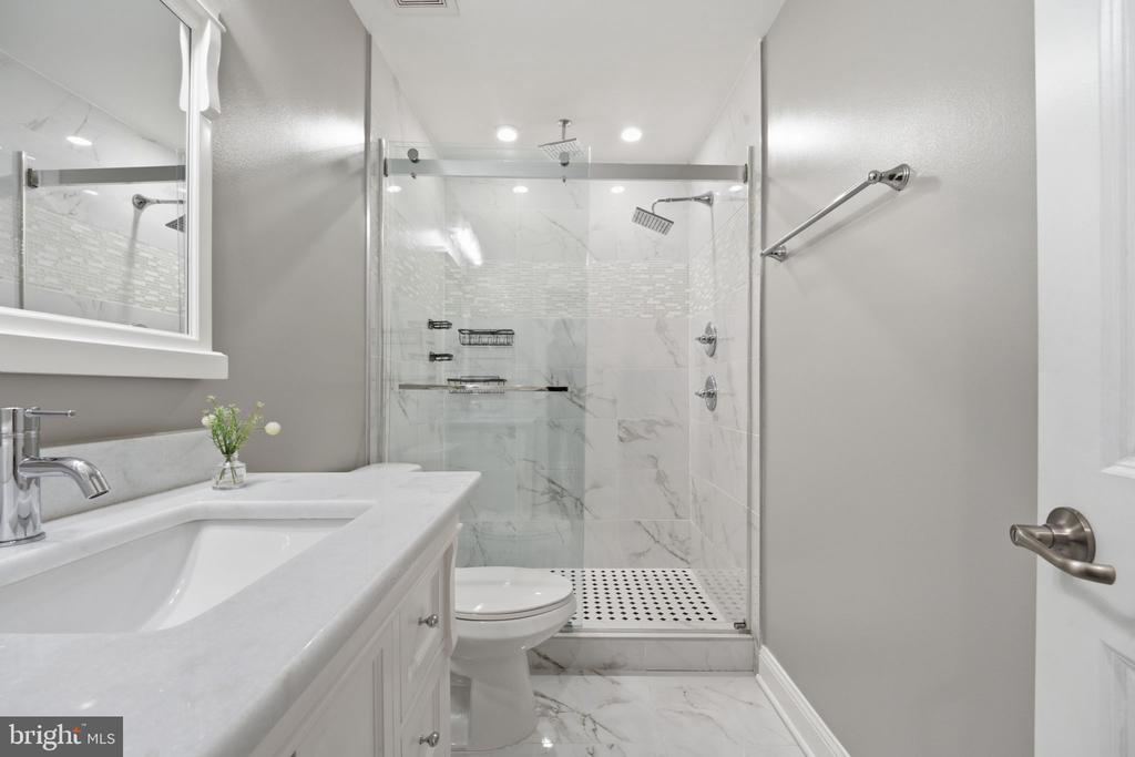 709 JACKSON STREET NE Unit: 1