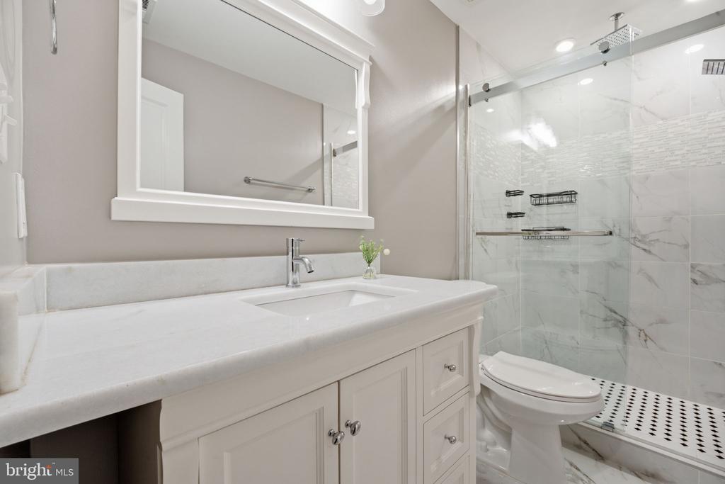 709 JACKSON STREET NE Unit: 1