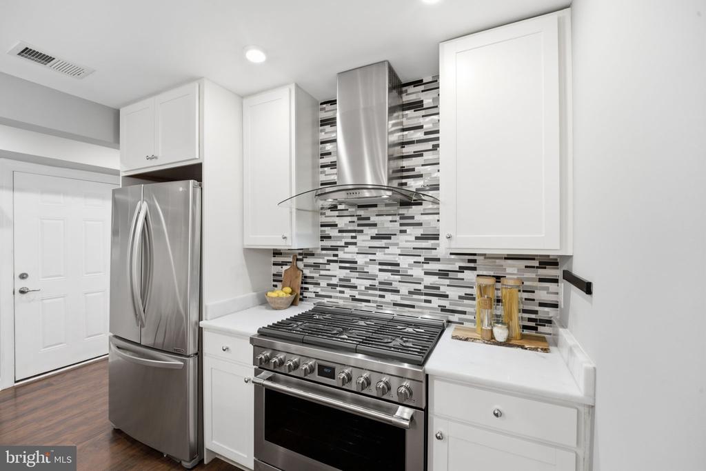 709 JACKSON STREET NE Unit: 1