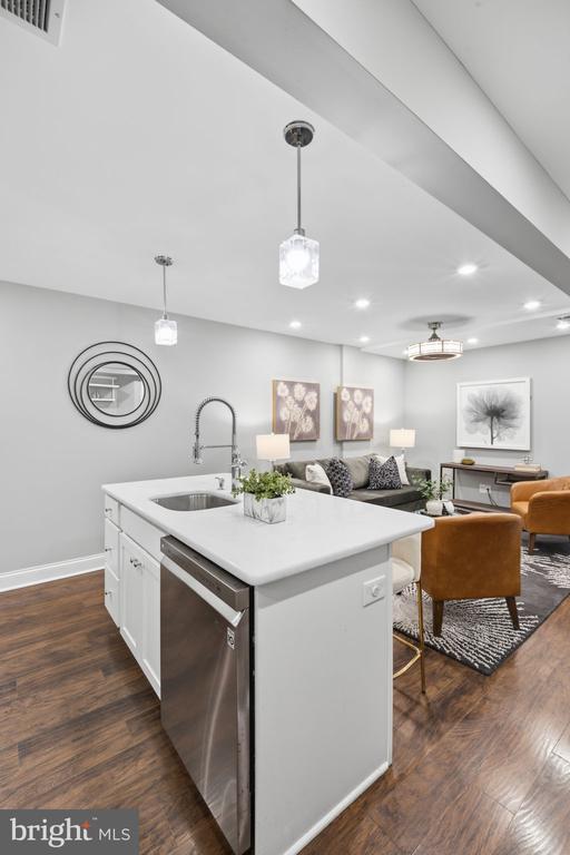 709 JACKSON STREET NE Unit: 1