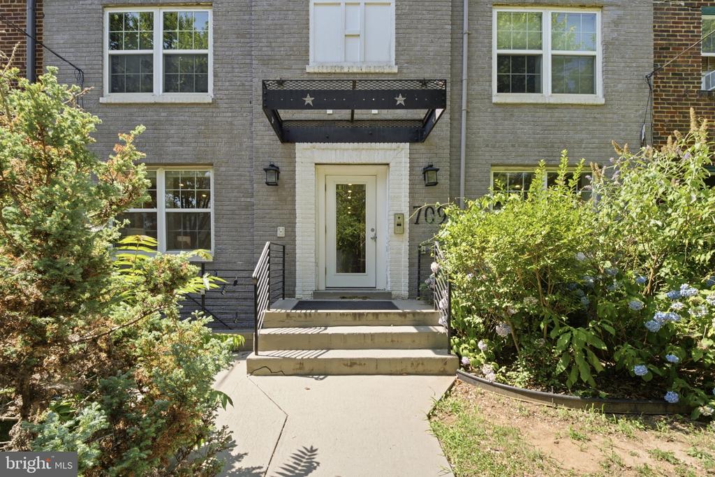 709 JACKSON STREET NE Unit: 1