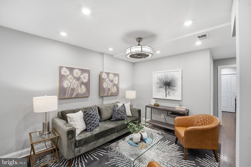 709 JACKSON STREET NE Unit: 1