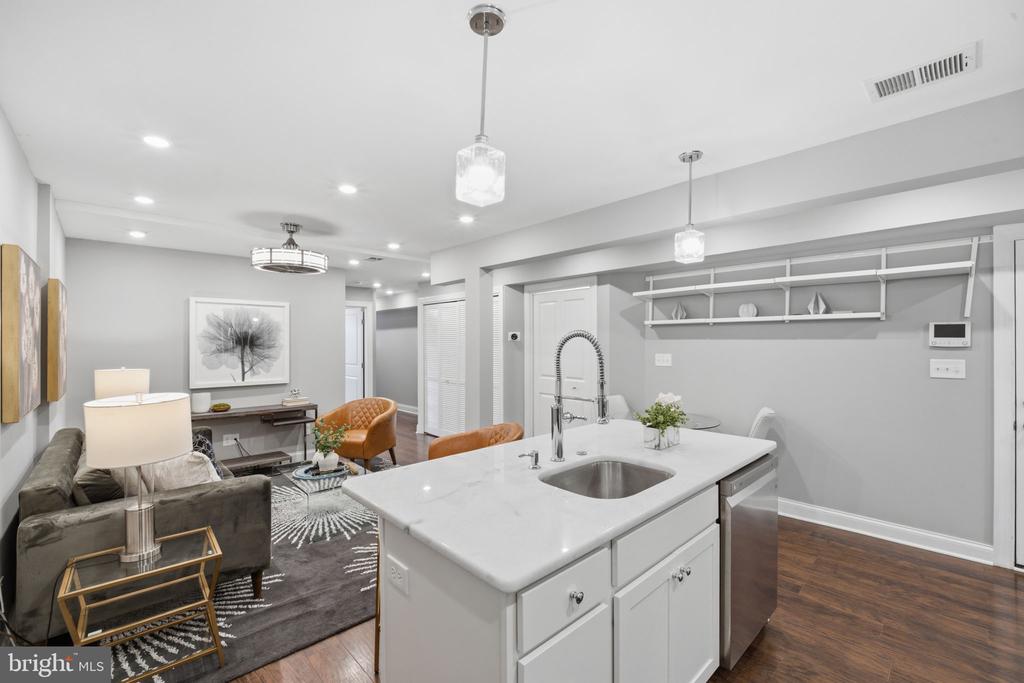 709 JACKSON STREET NE Unit: 1