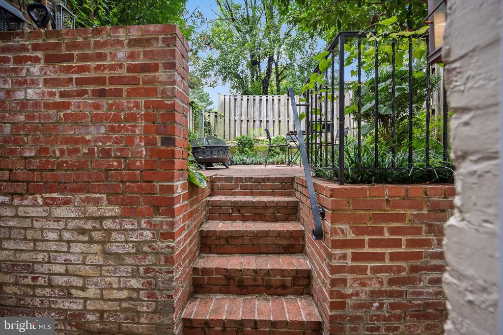 1528 34TH STREET NW