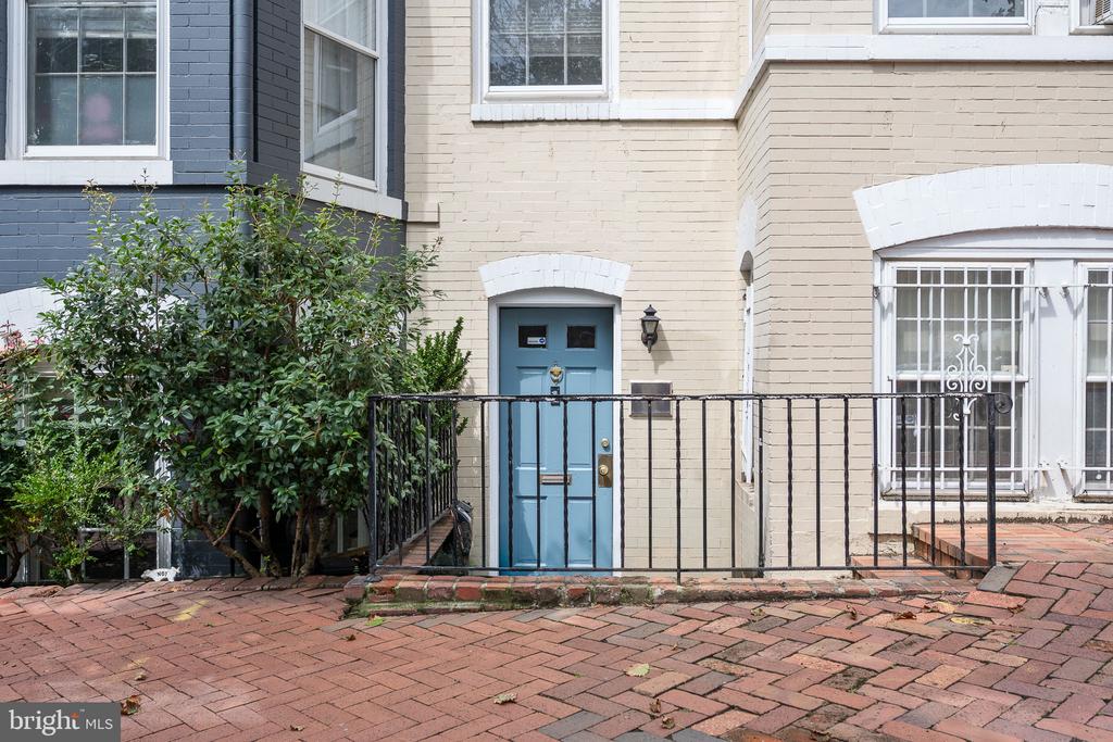 1528 34TH STREET NW