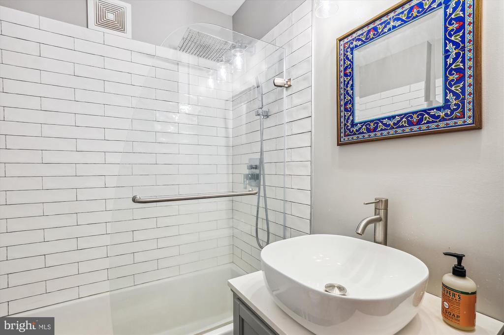 1125 MARYLAND AVENUE NE Unit: 16