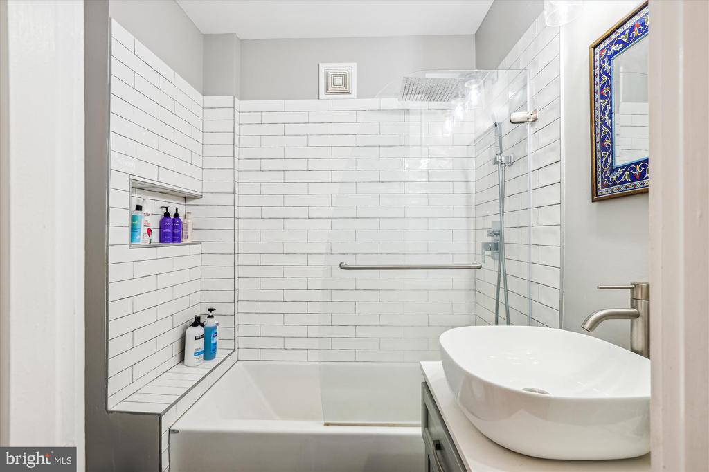 1125 MARYLAND AVENUE NE Unit: 16