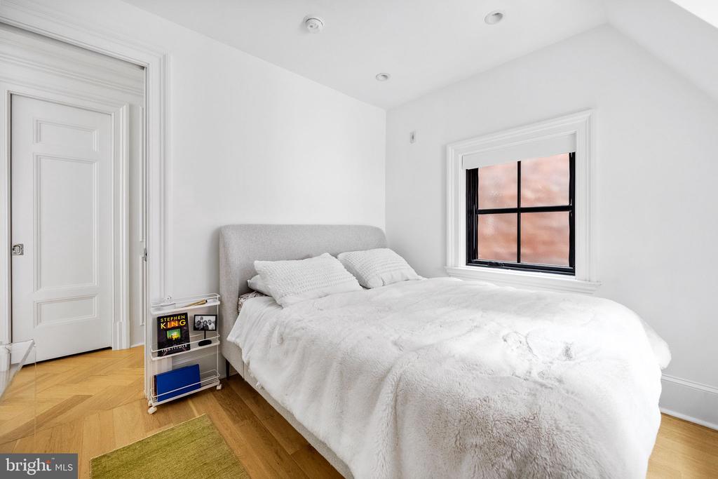 2007 WYOMING AVENUE NW Unit: 17