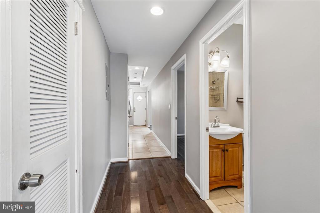1601 ISHERWOOD STREET NE Unit: 1