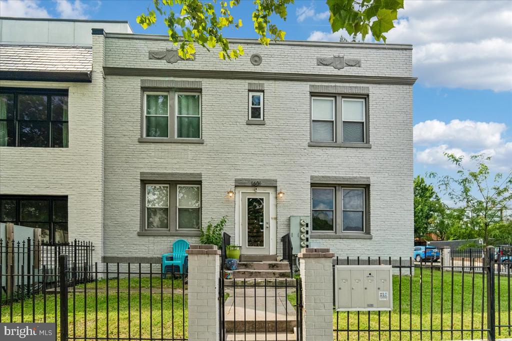 1601 ISHERWOOD STREET NE Unit: 1