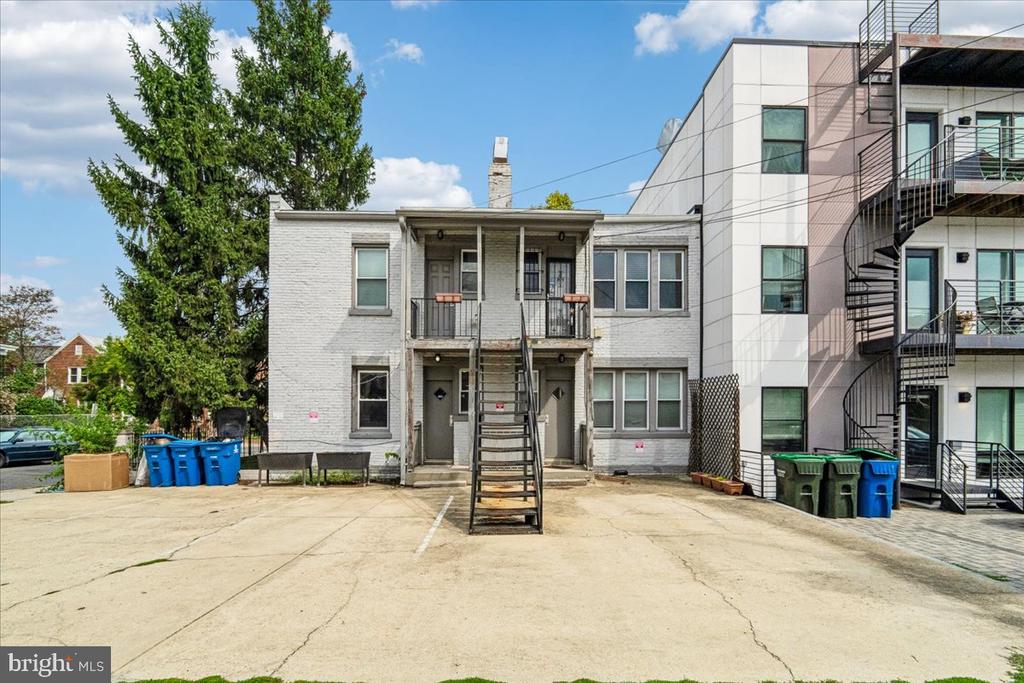 1601 ISHERWOOD STREET NE Unit: 1