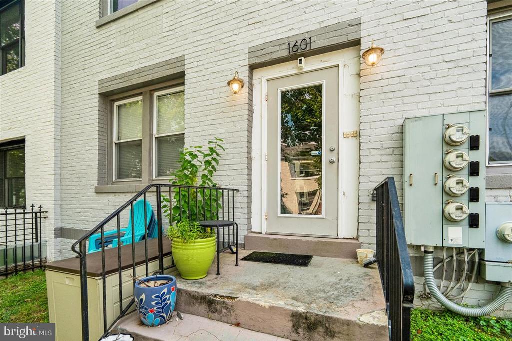 1601 ISHERWOOD STREET NE Unit: 1