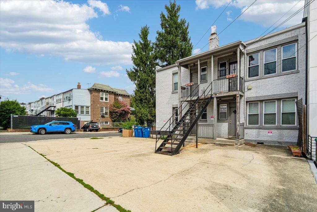 1601 ISHERWOOD STREET NE Unit: 1