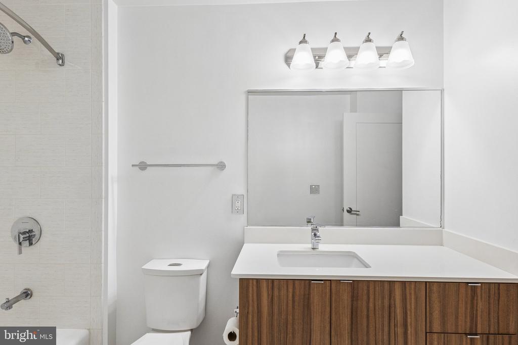460 NEW YORK AVENUE NW Unit: 407