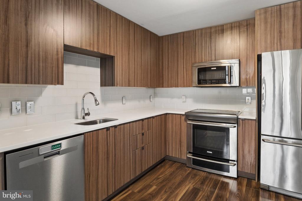 460 NEW YORK AVENUE NW Unit: 407
