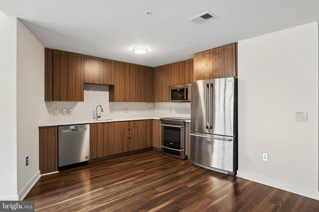 460 NEW YORK AVENUE NW Unit: 407