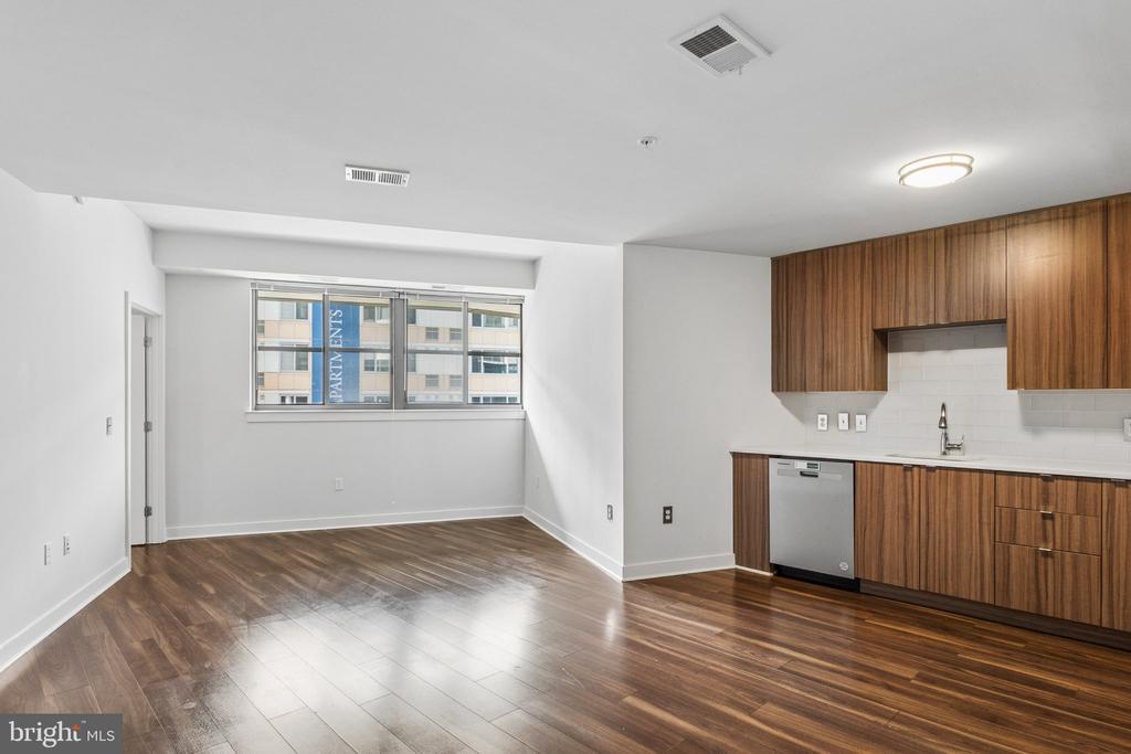460 NEW YORK AVENUE NW Unit: 407