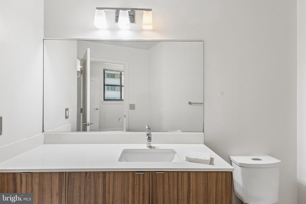 460 NEW YORK AVENUE NW Unit: 407