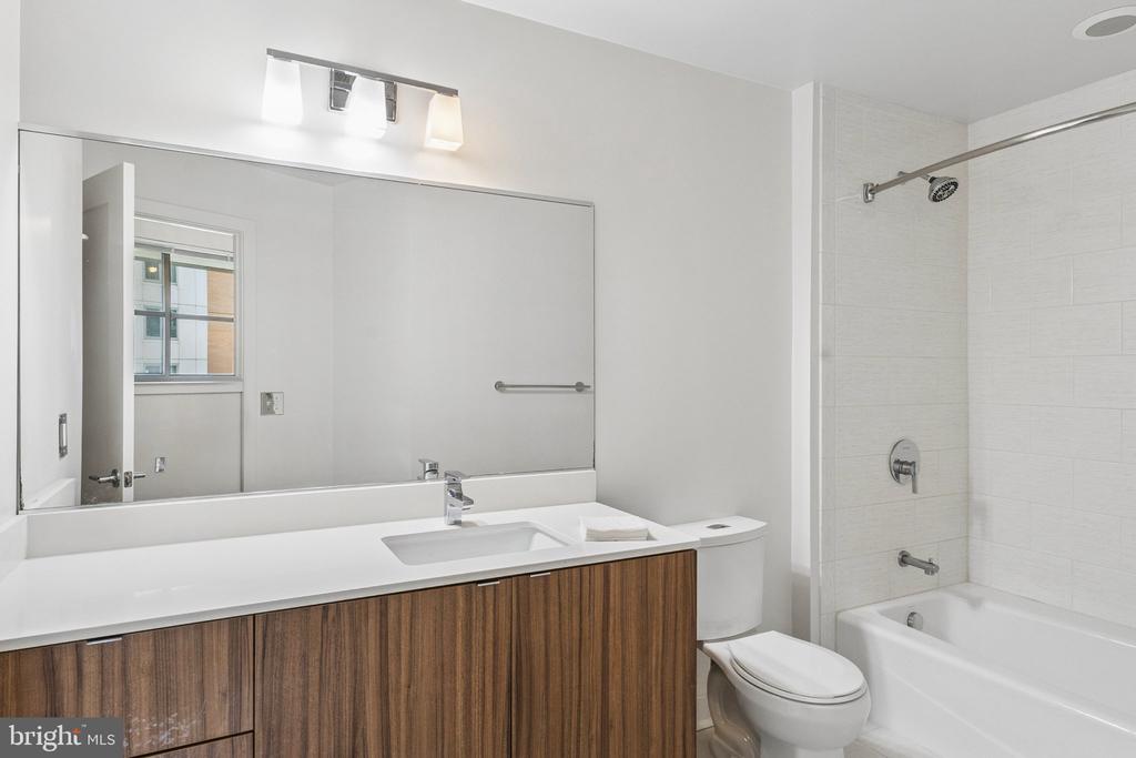 460 NEW YORK AVENUE NW Unit: 407