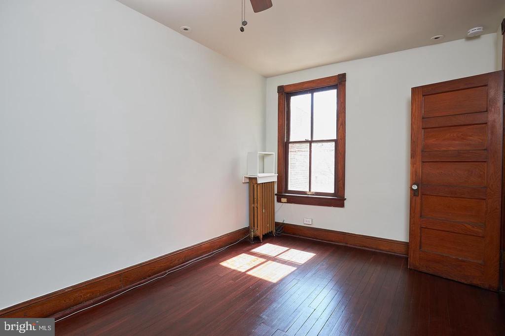 1427 E CAPITOL STREET NE