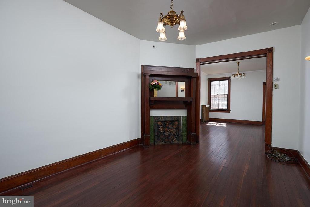 1427 E CAPITOL STREET NE