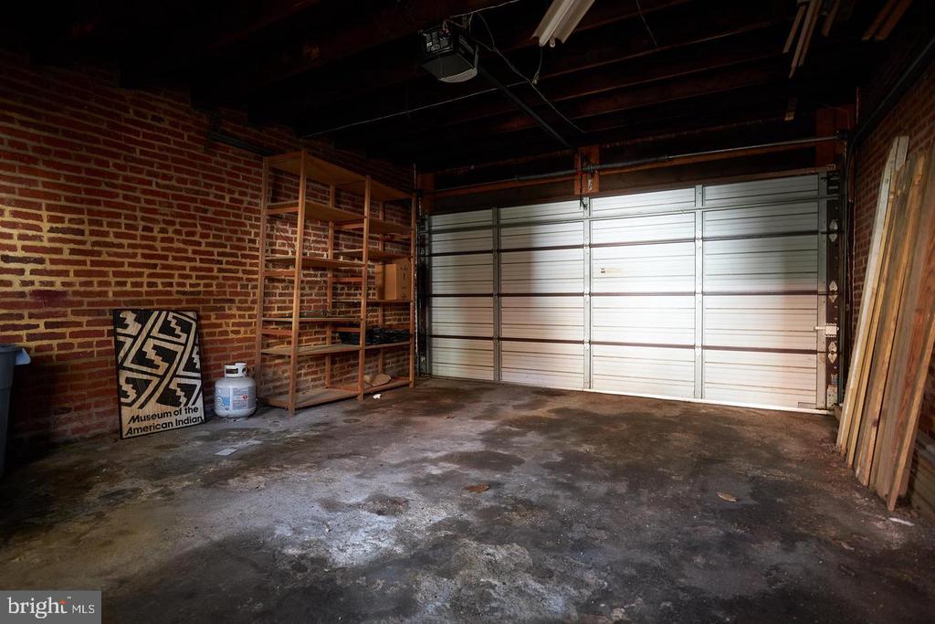 1427 E CAPITOL STREET NE