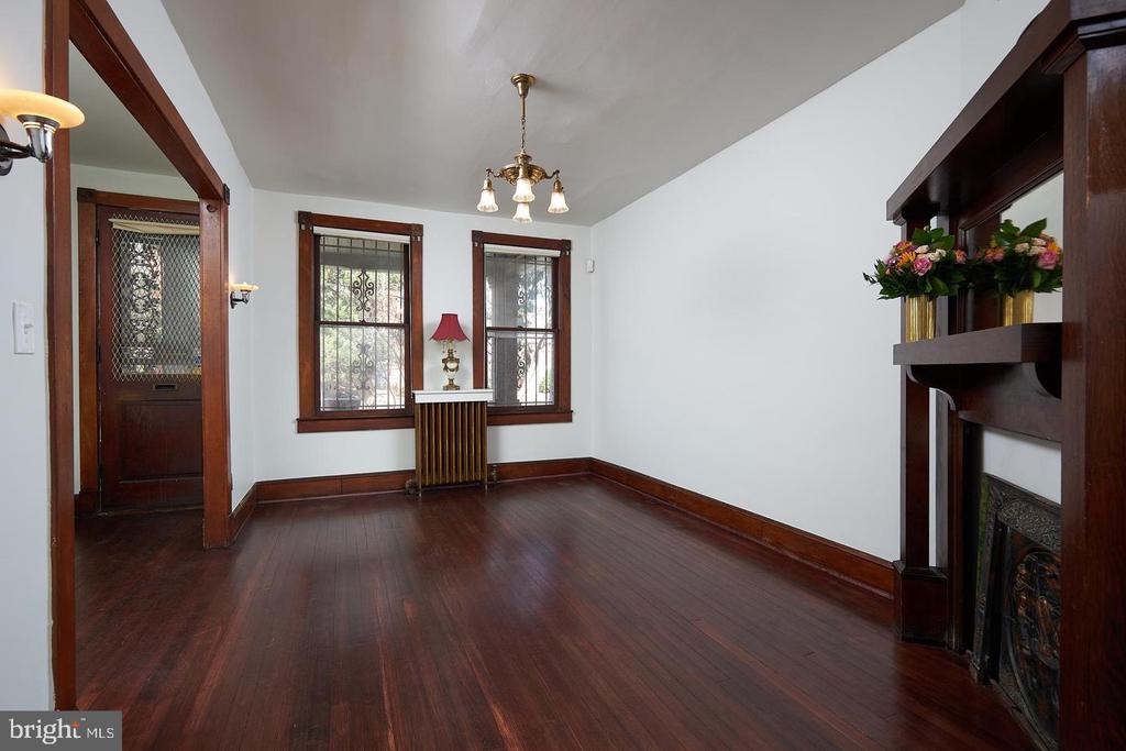 1427 E CAPITOL STREET NE