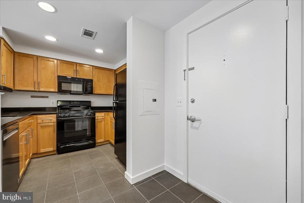 3883 CONNECTICUT AVENUE NW Unit: 215