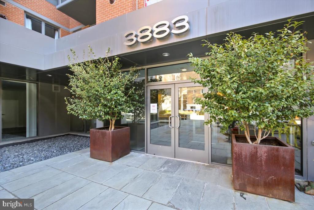 3883 CONNECTICUT AVENUE NW Unit: 215