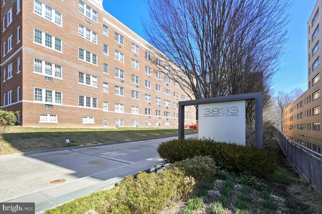 3883 CONNECTICUT AVENUE NW Unit: 215