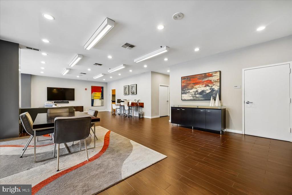 3883 CONNECTICUT AVENUE NW Unit: 215