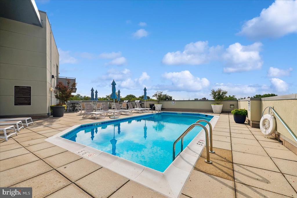 3883 CONNECTICUT AVENUE NW Unit: 215