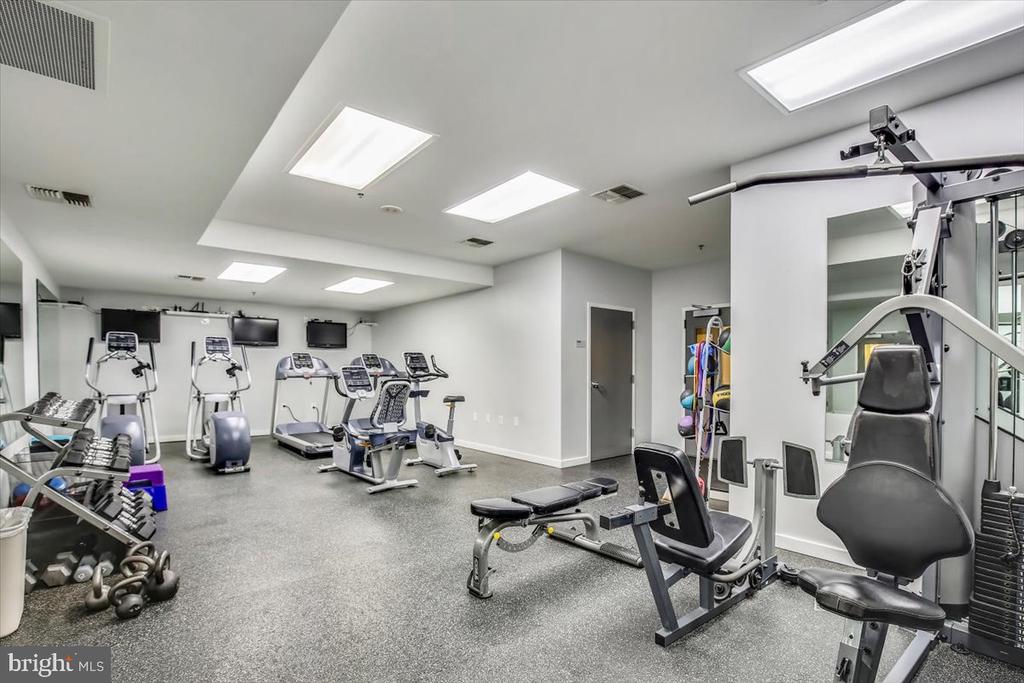 3883 CONNECTICUT AVENUE NW Unit: 215