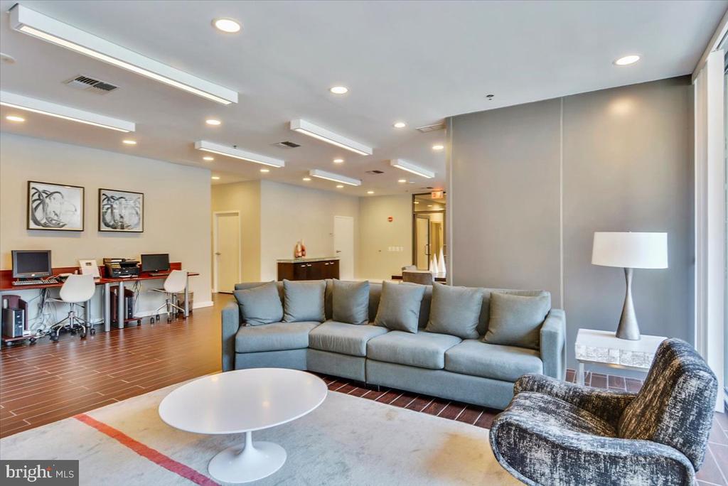 3883 CONNECTICUT AVENUE NW Unit: 215